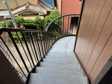 田中ビル階段